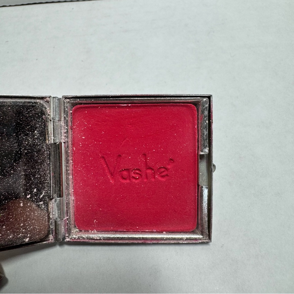 Vintage Vashé Metal Makeup Compact Silver Rouge Blush 1930s 1940s Puff Pad Red - Picture 5 of 9